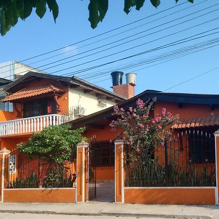 El Jaguar Casa Hotel Leticia Exterior foto